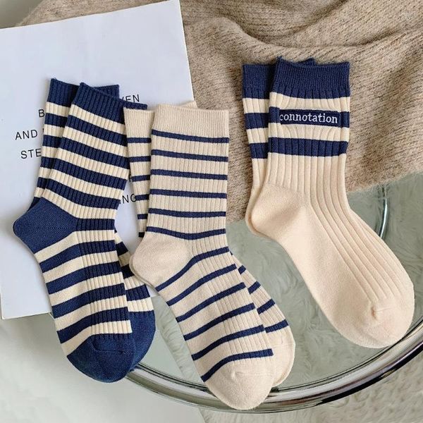 Frauen Socken lässig Mode gestreift hochwertiges Baumwoll -Strick -Sport japanischer Schulmädchen GLASTIGE LONG