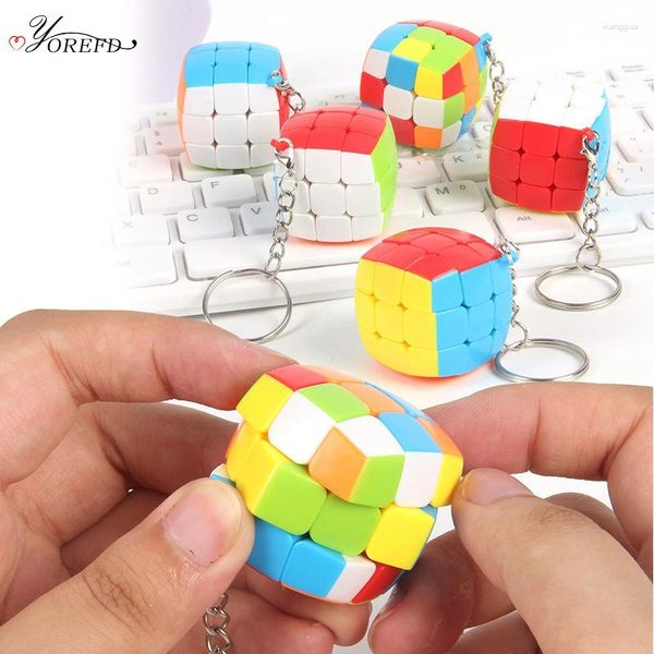 Party bevorzugt 3pcs Mini Magic Cubes Puzzle für Anfänger CUBO MAGISCHE Keychain Educational Toy Kinder Geburtstag bevorzugt die Schule Goodie Geschenk