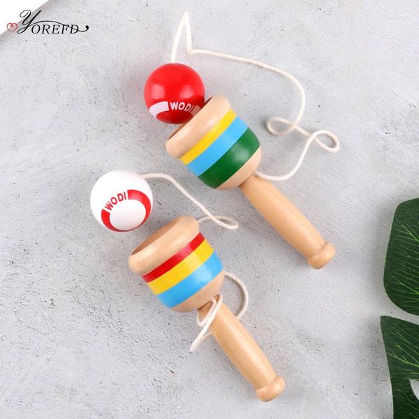 Favor de festas 2pcs engraçados Montessori Wooden Skill Sword Cup Ball Games Educational Outdoor Toys for Children Gifts Infância do jardim de infância