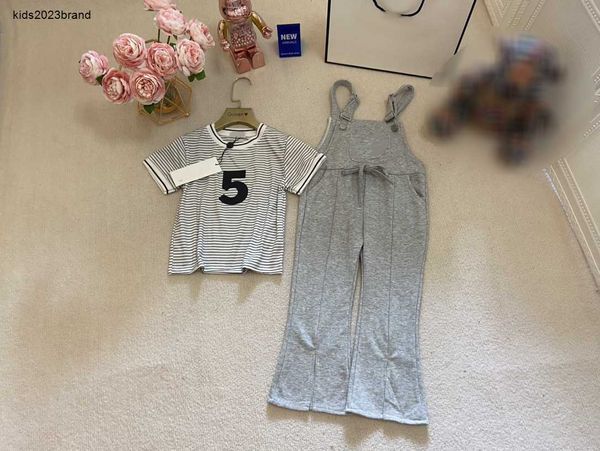 Designerin Baby Kleidung Kinder Tracksuits Girl Kleidergröße 100-150 cm 2pcs Digital gestreifte T-Shirt und Flare-Gurthose luxuriöser Juni23