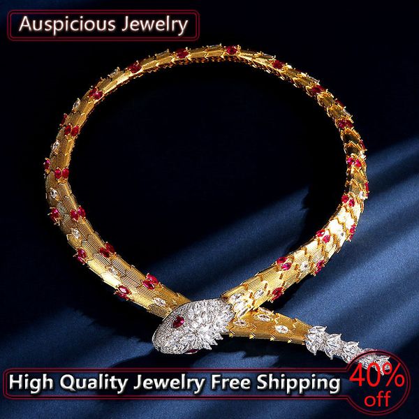 Anhänger Halsketten Europäische Trend Gold Farbe Grün rote Schlangeform Halskette Mode übertrieben Frauen Magnetische Schnallenkragen Luxusschmuck 230816