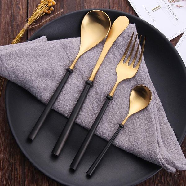 Set di stoviglie Lekoch retrò set di argenteria 4pcs per posate in acciaio inossidabile Tavolo da tavolo classico Scoop della forcella per coltelli da casa classico