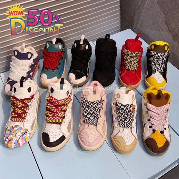 Scarpe da design di lusso da uomini donne Laceup straordinarie sneakers in pelle in rilievo in cima