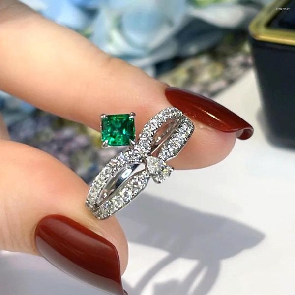 Anéis de casamento Cristal de pedra verde de luxo para mulheres cor de lasca multicamada V em forma de zircônia de zirconia Tamanho do anel de jóias 6 7 8