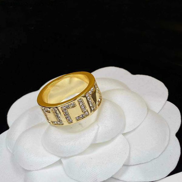 Anelli di band Fashion Gold Letter Ring Bague per donna Simple Personality Party Wedding Lovers Wedding Encage Gioielli di fidanzamento con scatola NRJ Z230817