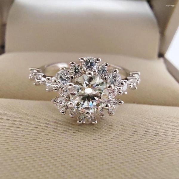 Anelli a cluster Luomansi Super Flash Moissanite Ring 1 GRA Certificato S925 Gioielli in argento Regalo per feste di matrimonio