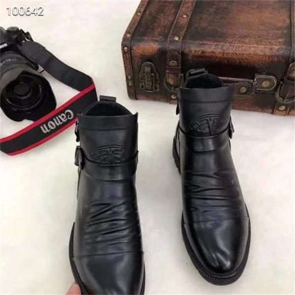 Botas Trend Men Men Black Sneakers Outdoor Fashion High Top Shoes punk de atacado para o estilo casual de couro tornozelo 230817