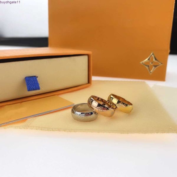 TB1Z Ring Designer di lusso da donna in acciaio inossidabile V lettera di titanio 18K Gioielli per matrimoni placcati Accessori Lady Accessori 6/7/8/9/10