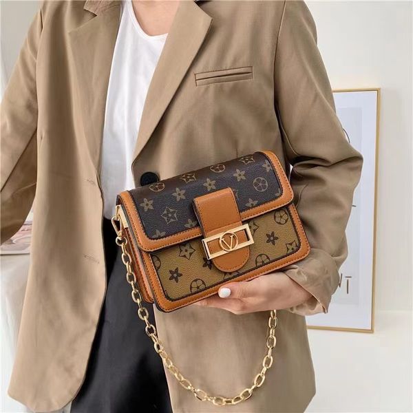 Classic Fashion Messenger Bag 2023 Новый топ -класс кожаный клапан женский женский вариант с вареньем для перекрестного куста.