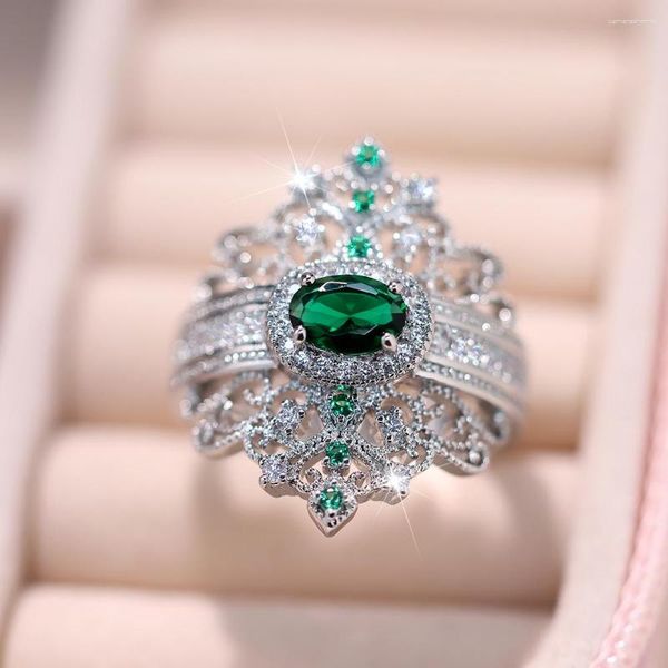 Anelli da nozze Bohemian Cocktail in pietra verde ovale per donne Colore argento Luxury Female Zircone Bande di zircone anello di fidanzamento corona