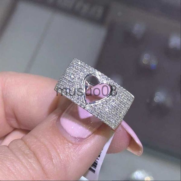 Band toca o temperamento Moda Micro-Inclina Crystal Hollow Love Ring For Women Party Wedding Jewelry Sale Allings Tamanho 11 J230817