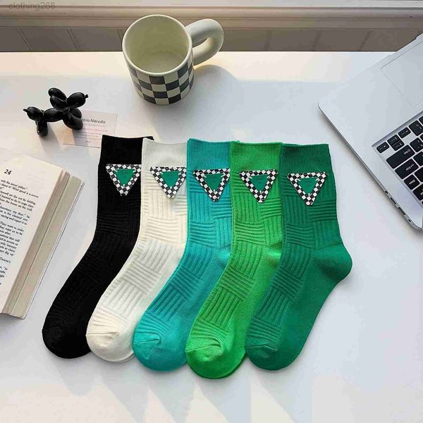 Avrupa Yüksek Siparişi Kore INS Moda Giyim Aksesuarları Çoraplar Yeşil Damalı Üçgen Deri Etiket Marka Markası Net Kırmızı BV Yeşil Orta Kollu