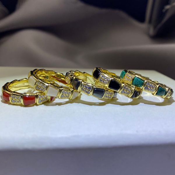 2023 Anelli a grappolo di moda designer per donne con shell Gold gioielli da uomo Diamond Snake Band Ring Green Agate Nail Rings Bone Jewlery 238174C6