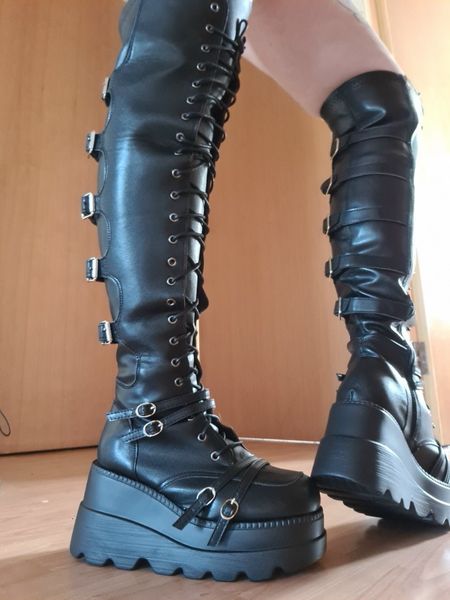 Stiefel Marke Design großer Größe 43 Shoelaces Cosplay Motorcycles Boots Schnallen Plattform Keile High Heels Oberschenkel High Stiefel Frauen Schuhe 230816