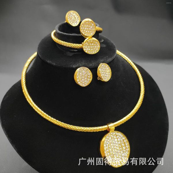 Catene africane 24k oro a pendente placcata Orecchini braccialette di gioielli anelli set da quattro pezzi Dubai Bridal