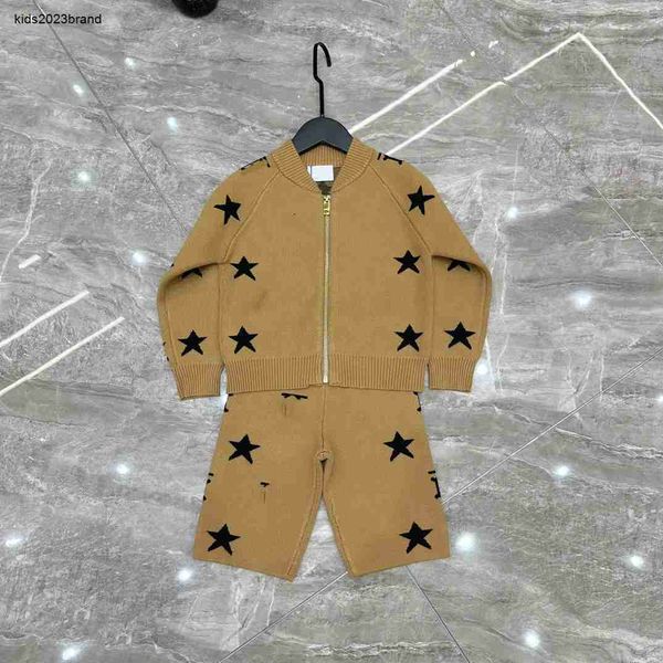 Designer Kids Tracksuits Baby Clothes Child Child Strickanzug 2pcs Pentagramm bedruckte Reißverschluss -Langarmjacke und gestrickte Shorts24