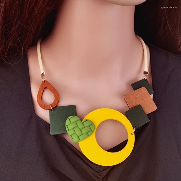 Anhänger Halskette Geometrische hölzerne ethnische Aussage Labberkette für Frauen handgefertigt Maxi Vintage -Schmuck