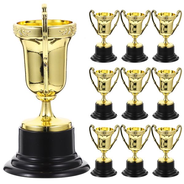 Objetos decorativos Figuras 10pcs Trophy Award Golden Colored Set Cups for Football Soccer Baseball Carnival Prêmio Favorias de meninos e 230818