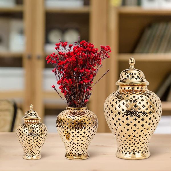 Canecas Piercoucoud Gold Ceramic Vaso Ginger Jar com tampa Hollow Out Botão de armazenamento templo de treliça esculpida para casa decorativa 230817