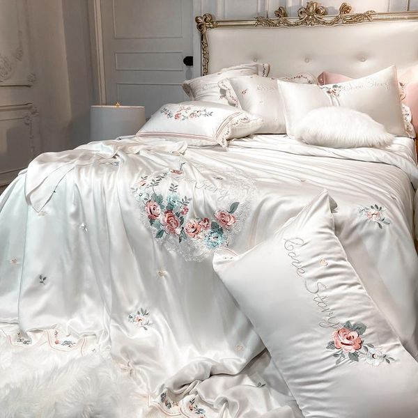 Bettwäsche Sets weiße ägyptische Baumwollset Luxus -Prinzessin Hochzeitsbett Rosenblumen Sticket Duvet Cover Bettwäsche Kissenbezüge