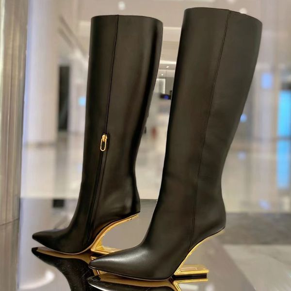 и зимняя женская мода, остроконечные высокие каблуки, высокие сапоги на молнии, сапоги до колена, золотой металлический резной каблук, роскошная модная элегантная дизайнерская брендовая обувь, фабричная обувь