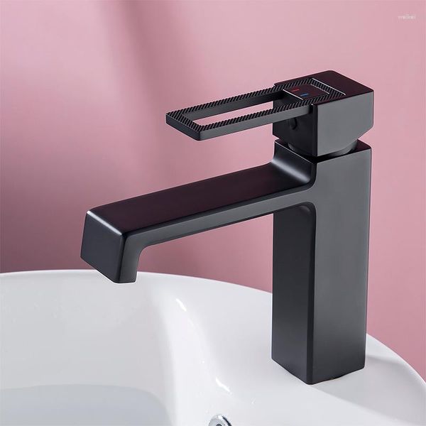 Rubinetti del lavandino del bagno Vernice nera Vernice quadrata e fredda Tap Acqua Armadietti Mescolanti Montato Montato