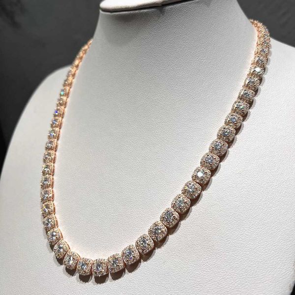 Kibo Gems заморозил очаровательное розовое золото, покрытое 8 -миллиметровым серебряным серебряным VVS Moissanite Cluster Tennis Tendis Chain
