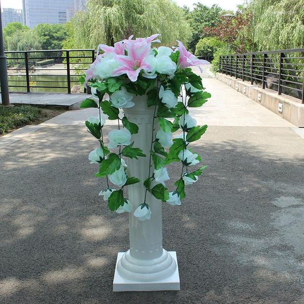 Dekoratif Çiçekler Yapay İpek Gül Lily Çiçeği Alışveriş Merkezleri için Roman Sütunu ile Açık Kutlama Sütun Malzemeleri 4 Set/Lot