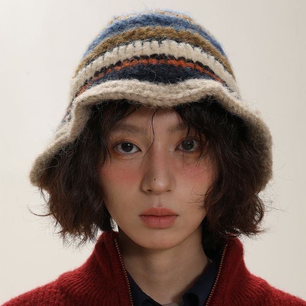 Weitkrempeln Hats Bucket Winter Korean handgefertigtes Häkelhäkelgestreift Hut Frauen Retro Kontrast Farbe warmes Fischer Mädchen Mode gestrickte Mützen 230818