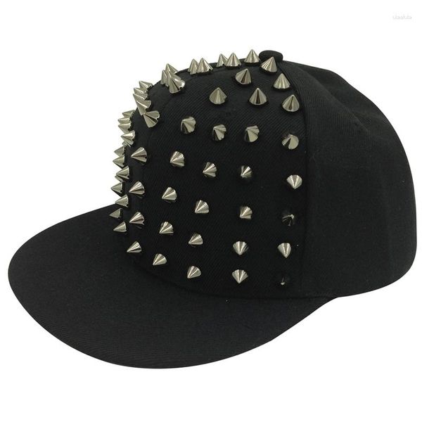 Ball Caps 2023 Var Moda Punk Perçinler Hip Hop Düz Beyzbol boyunca Tepeli Şapkalar Erkek ve Kadın İçin Snapback
