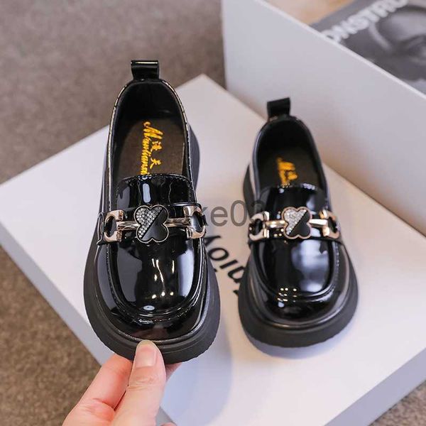 Tênis Princesa Mary Janes UK Sapatos uniformes 2022 Kids Fashion Primavera Versátil Preto Black Gross Glos Metal Metal Lute Manomos para Boy J230818