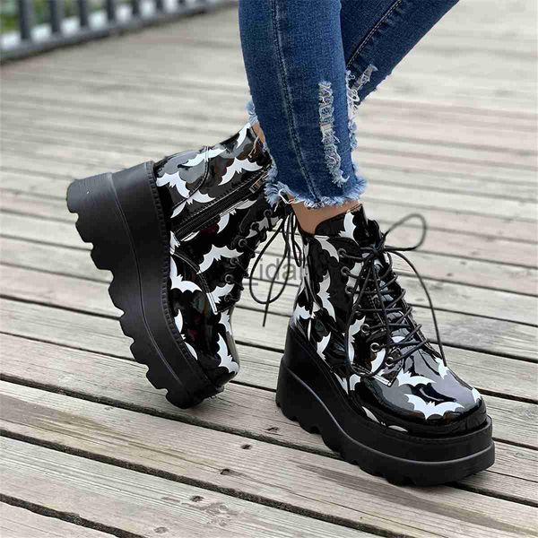 Botas de plataforma de padrões de morcego feminino Botas de estilo punk renda up as botas de tornozelo de cunha calcanhas y2k estilos de estilo j230818