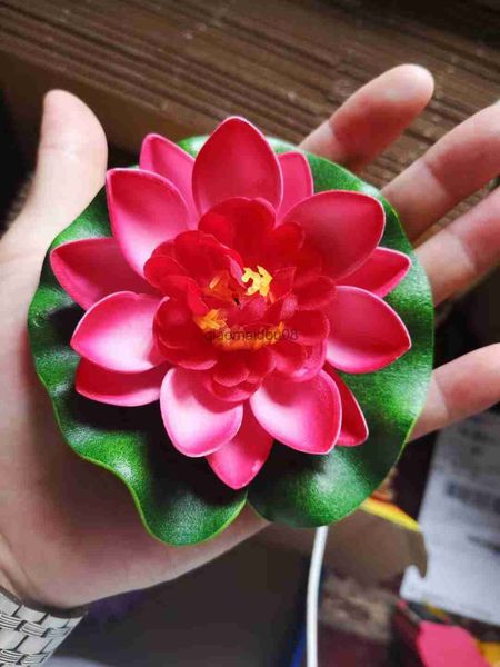 Dekorative Blumen Kränze 10 cm simulierte Lotusblüten und Blätter simulierte Wasserflilien Pool Fischtank Dekor Lotus Teich anzeigen HKD230818