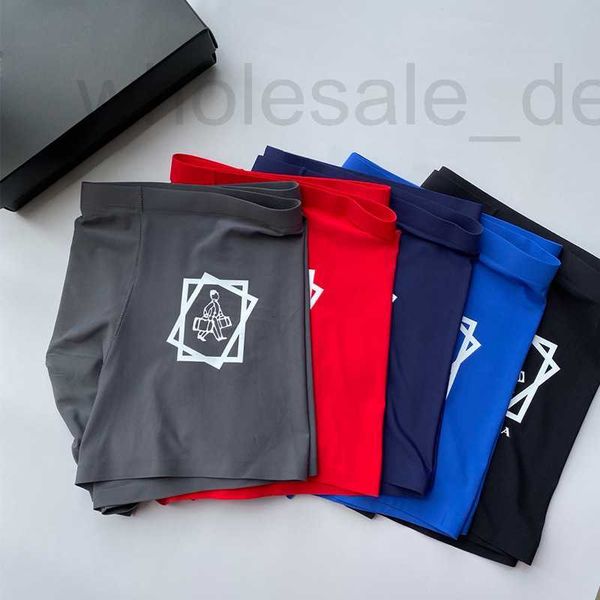 Calzoncillos Diseñador Ropa interior para hombre Una pieza Boxeadores ligeros y transpirables Agradable para la piel Seda de hielo Juventud Cuatro esquinas Pantalones de pierna plana TDG5