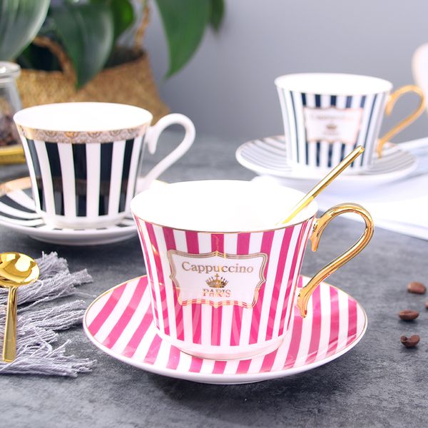 Kupalar Kısa Stripe Bone China Kahve Kupası Sakı altın kaşık zarif seramik Paris Çay 225ml Porselen Teacep Cafe Drinkware 230817