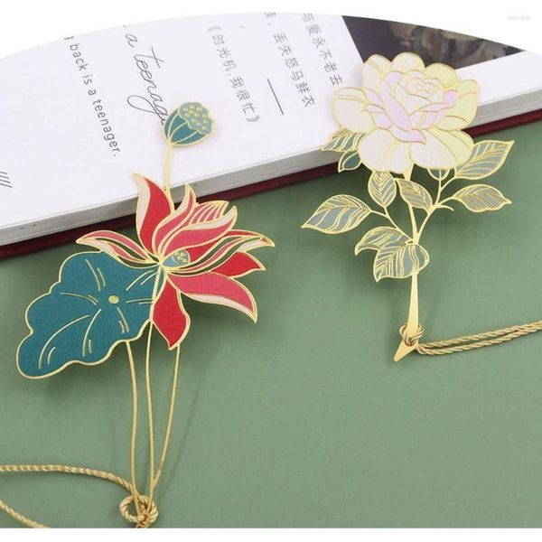 Bookmark Retro Bookmark Tassel Book Clip Metal Brass Hollow Space Segnalibri per lo studente di regalo per la giornata dell'insegnante