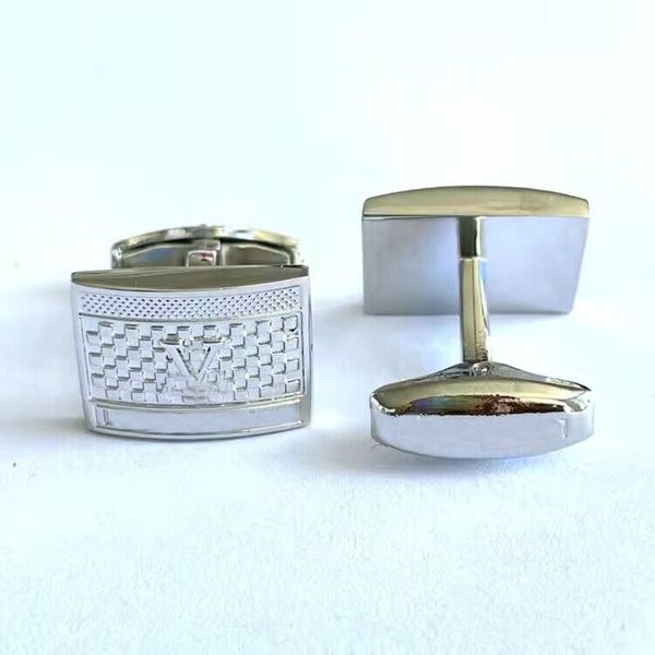 Luxo Designer Brand Cuff Link Jóias de moda de alta qualidade Homem clássico letra Cuff Links Acessórios de camisa Casamento Requintado Presentes Cufflinks J2