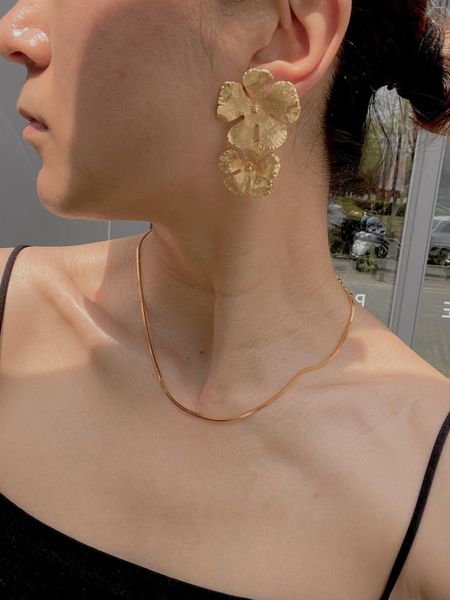 Dangle Ohrringe übertriebene Metallblume Rückenhänge Designer floraler Mode coole goldene Ohrhörer für Frauen Show Bühnenschmuck
