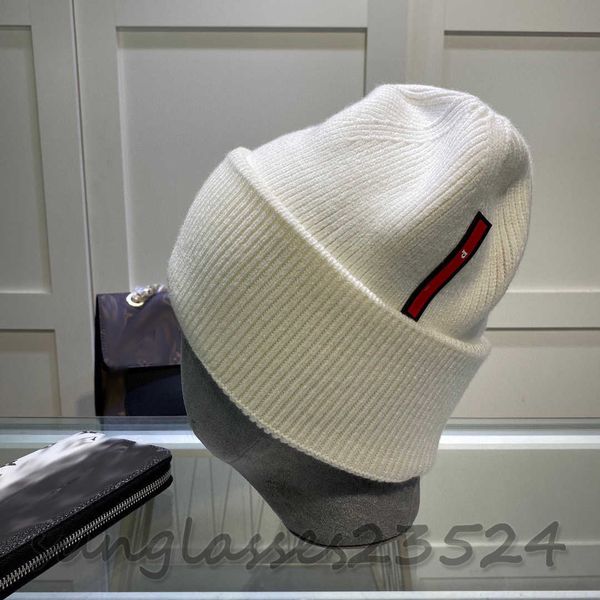 White Pra Classic Strick Hat Brand Logo, Herbst- und Winter -Modezubehör, komfortabel, warm und atmungsaktiv, Buchstabenaufkleber 202221
