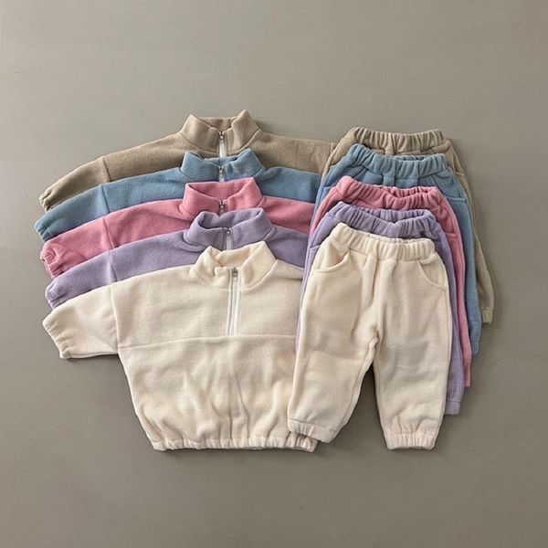 Conjuntos de roupas 2pcs de inverno roupas para bebês conjunto de alta qualidade crianças de manga longa colorido suétersweatpants roupas de pescoço alto de pescoço de pescoço 230818