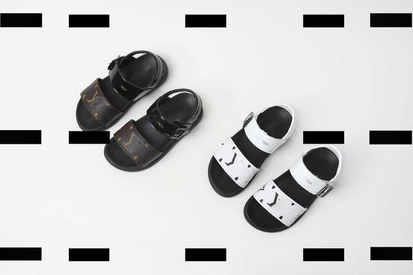 Kinder Sandalen Baby Putschern Kinderschuhe Klassische Buchstaben Druckerbrand Verpackung Kindergröße 26-35