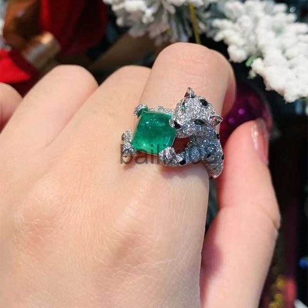 Ringas de banda Caibao French Luxury Leopard Emerald Ring com abertura ajustável para o temperamento do anel de dedo indicador feminino Cool e malha vermelha j230819