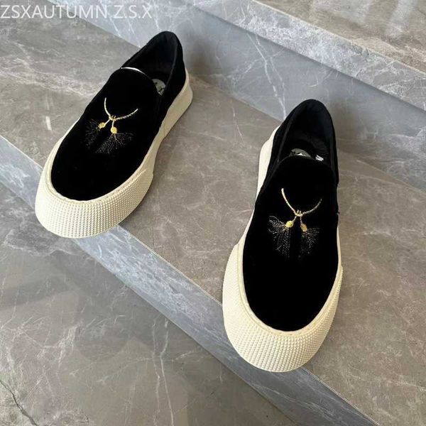 Scarpe da corsa 2023 scarpe casual primaverili uomo slip-on lussuoso skate skate shear tendenza neri moca