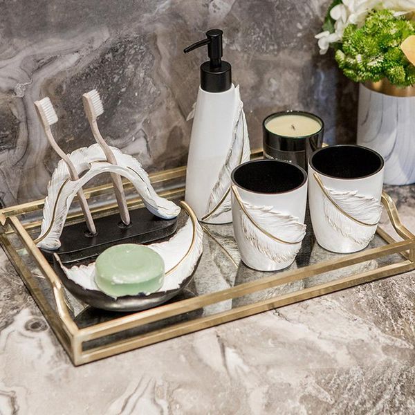 Badezubehör Set Modernes Luxus -Badezimmer Fünf Stück Toilettenartikel kreative und praktische dekorative Gegenstände Wash Becken Hausmöbel