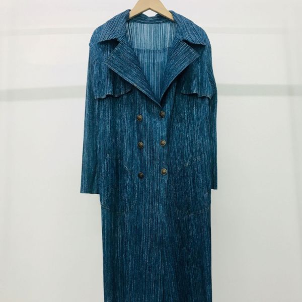 Kadın Ceketler Miyake Piled taklit Denim Uzun Ceket Kadınlar için Bahar Sonbahar Kol Hendek Yakası Bayanlar 6 Düğme Elbisesi 230818