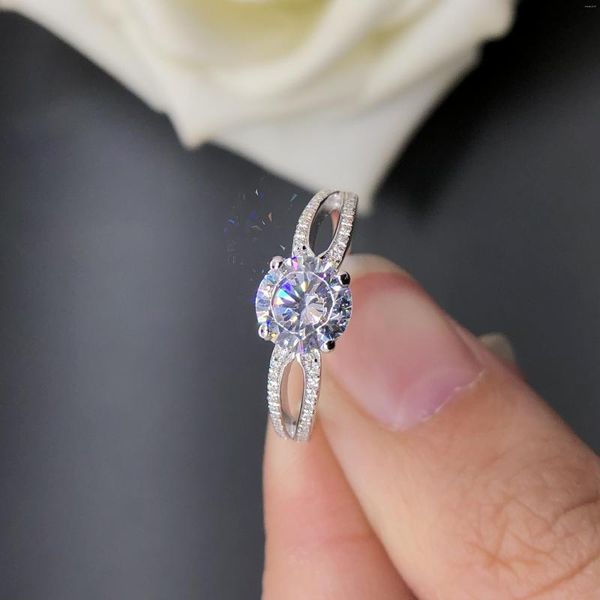 Кластерные кольца Сплошные 18K 750 белого золота прекрасное 1ct 6,5 мм D Цвет Moissanite Женщины обручальное кольцо предлагает чистый подарок для девушки