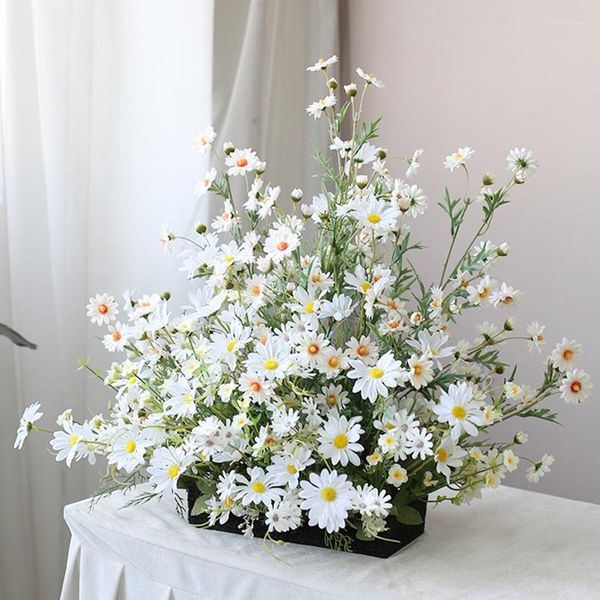 Dekorative Blumen Luxus Gänseblümchen künstliche Blumenarrangement Hochzeitsveranstaltung Bühne Requisiten Boden Floral Party Hintergrund Dekor Reihenfenster Display