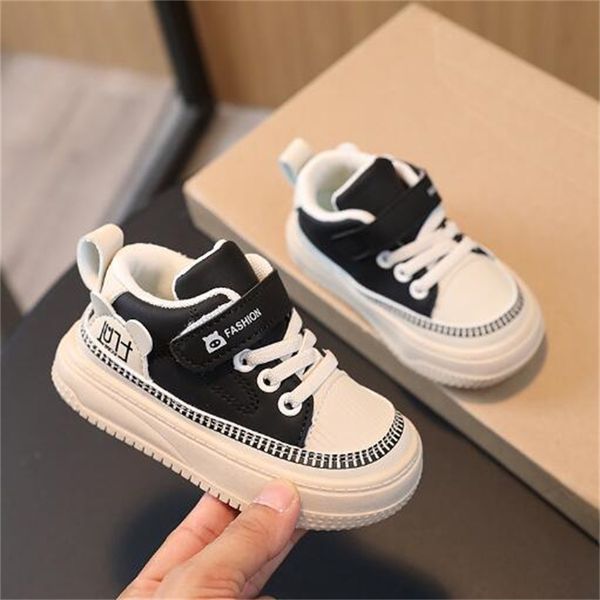 Neue Mode Kinder Sportschuhe 2023 Hochwertige künstliche Lederzauber Farbe Jungen Sneaker eleganter Temperament Trend Shoe Girls Wohnungen