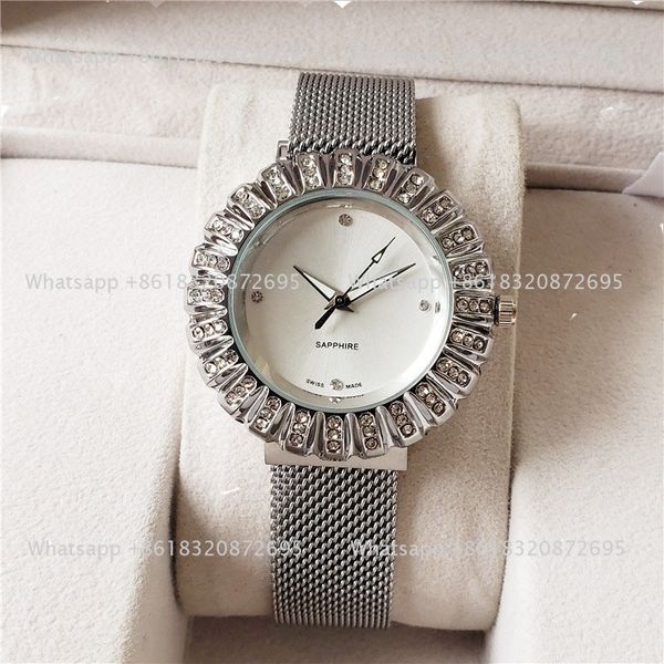 Modemarke Uhren mit Luxus -Logo Frauen Mädchen Diamantstil Magnetisch Metall Steel Band Quarz Handgelenk Watch Cha 24