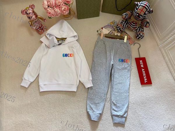 Tasarımcılar Çocuk Giyim Setleri Erkek Kız Ceket Ceket Pantolonları Trailsits Uzun Kollu Açık Hava Çocukları Hoodie Takım Bebek Spor Giyim Üst Marka Lüks Beyaz